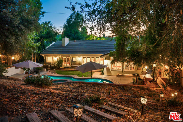 5252 Vanalden Avenue, Tarzana CA: https://media.crmls.org/mediaz/2c589021-84e1-4133-ac27-9c8d0f559d7d.jpg