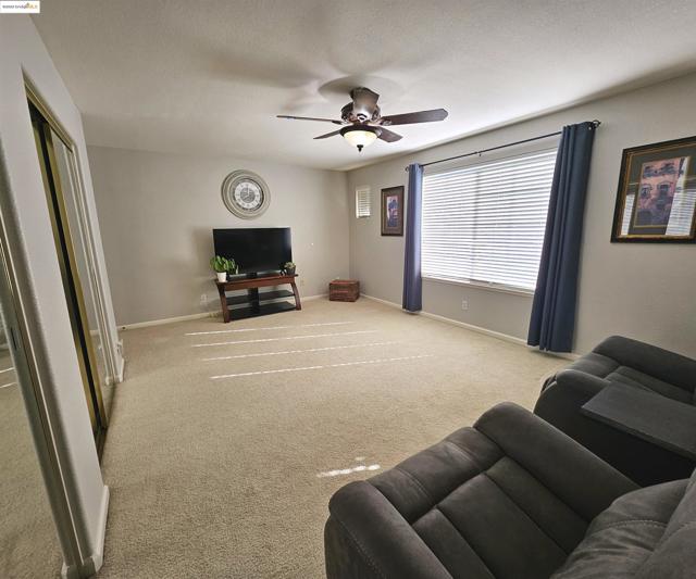 8040 Kelok Way, Clayton CA: https://media.crmls.org/mediaz/2c59a3d8-9bb5-4688-b527-8f3c1c654bd9.jpg