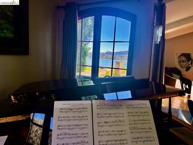 20 Bayshore TER, Tiburon CA: https://media.crmls.org/mediaz/2c5afffb-c506-4d6d-895a-ce91ffbcde42.jpg