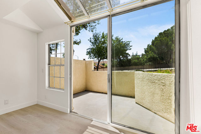 4240 Lost Hills Road, Calabasas CA: https://media.crmls.org/mediaz/2c5b073e-39bc-41ec-baf3-7cab696d46d8.jpg