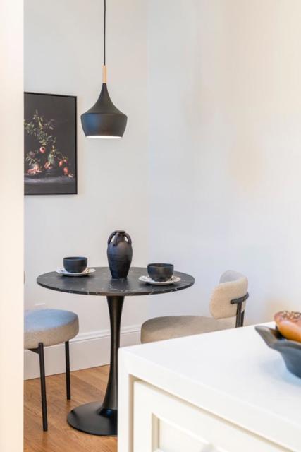 76 Bayview Street, San Francisco CA: https://media.crmls.org/mediaz/2c5b2eb5-5fe7-4211-96c2-12fd1c58dd48.jpg