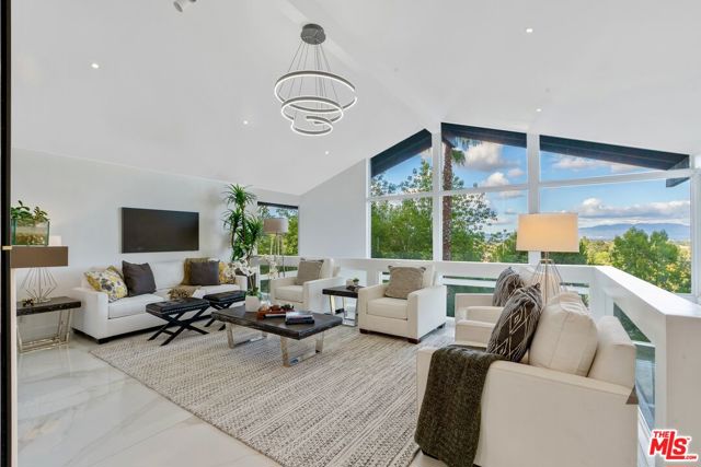 4854 Brewster Drive, Tarzana CA: https://media.crmls.org/mediaz/2c5b3485-2538-4246-8792-bd054503d348.jpg