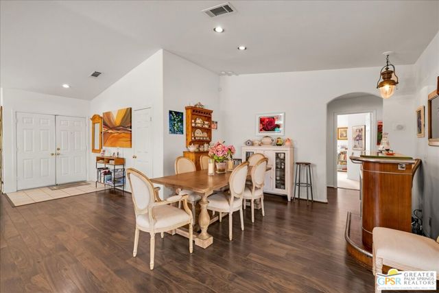 76954 Florida Avenue, Palm Desert CA: https://media.crmls.org/mediaz/2c5b6966-6ceb-4391-8f55-5f1ddffbcbd3.jpg