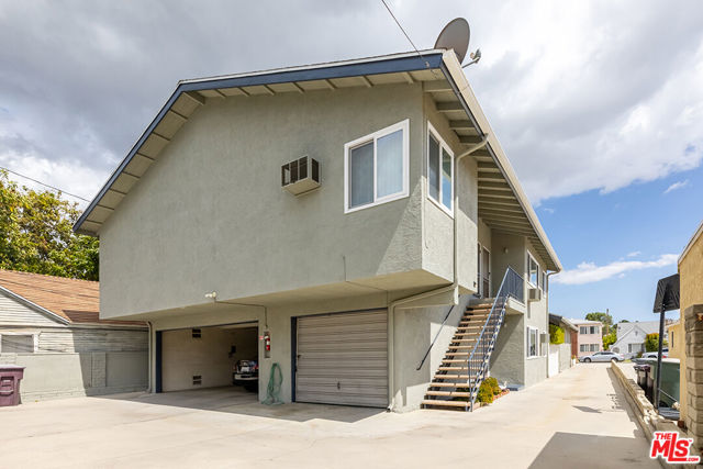 329 Thompson Avenue, Glendale CA: https://media.crmls.org/mediaz/2c5b8e19-1980-44d4-a786-783ac5abf3ba.jpg