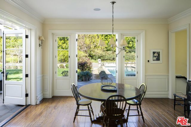 1667 Amalfi Drive, Pacific Palisades CA: https://media.crmls.org/mediaz/2c5bb2af-a256-47db-9db7-f4b9afb7f6ee.jpg