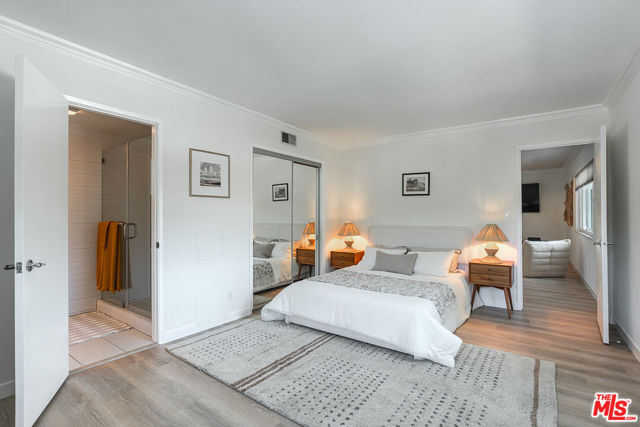 5056 Greenbush Avenue, Sherman Oaks CA: https://media.crmls.org/mediaz/2c5c4b9c-4ee7-4486-9f73-52c4c3fa22c6.jpg