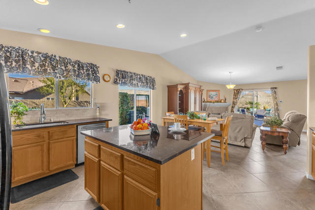 83480 Firecliff Court Court, Indio CA: https://media.crmls.org/mediaz/2c5c6943-66de-4b1e-b1cc-50aaec170264.jpg