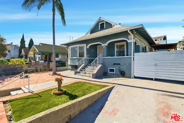 547 N St Louis Street, Los Angeles CA: https://media.crmls.org/mediaz/2c5c747e-c3d7-4258-8110-ce0663f706c2.jpg