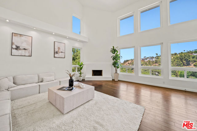 16755 Encino Hills Drive photo 7
