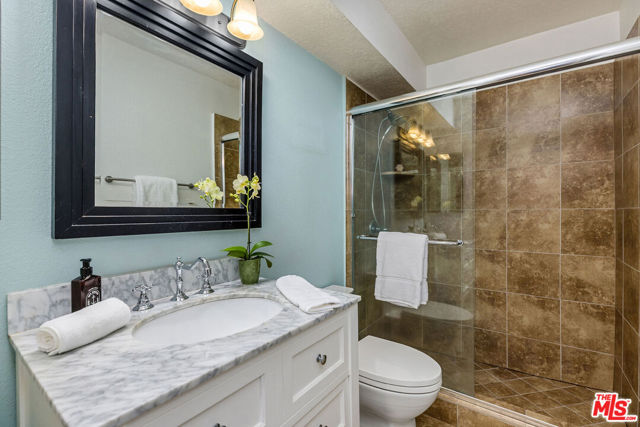 1633 S Bentley Avenue, Los Angeles CA: https://media.crmls.org/mediaz/2c5e7870-ae3b-4b2c-bfa9-dfa3ece71f98.jpg