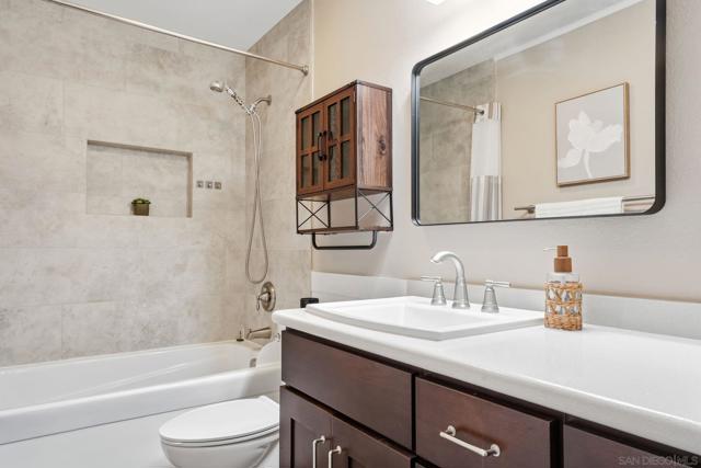 10462 Rancho Carmel Dr, San Diego CA: https://media.crmls.org/mediaz/2c5f2633-9a80-45a1-878e-75b5111bf57a.jpg