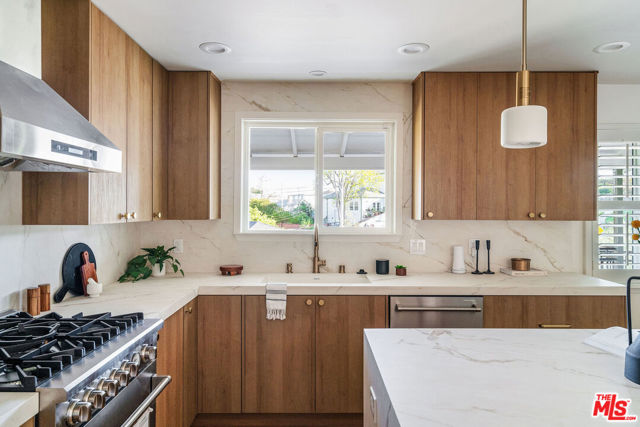 4405 Springdale Drive, Los Angeles CA: https://media.crmls.org/mediaz/2c5f5b46-1598-456d-abf4-72874c5a590a.jpg