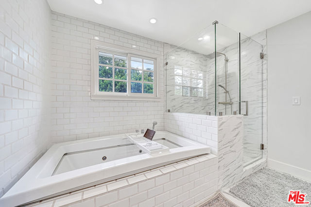 5111 Babcock Avenue, Valley Village CA: https://media.crmls.org/mediaz/2c60a85b-81ff-4182-852c-ace88d1fd9e0.jpg