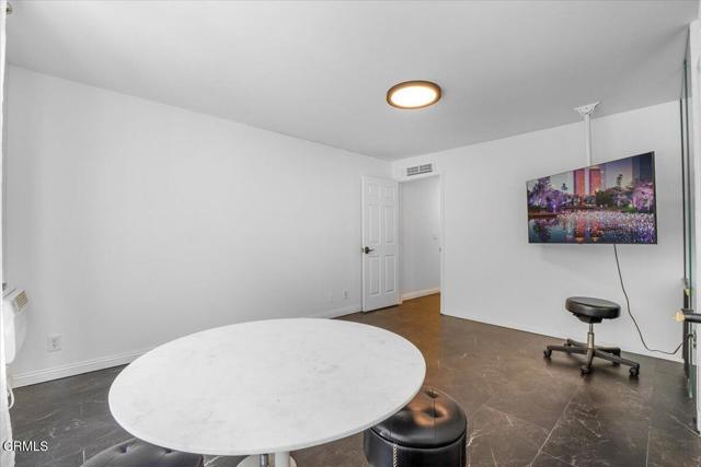 Detail Gallery Image 16 of 27 For 11645 Montana Ave #126,  Los Angeles,  CA 90049 - 1 Beds | 1 Baths