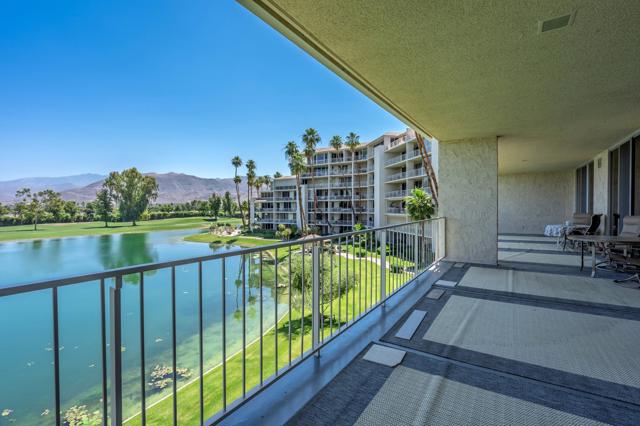 900 Island Drive, Rancho Mirage CA: https://media.crmls.org/mediaz/2c60f8f2-320d-4286-b486-4c9b180dd6a4.jpg