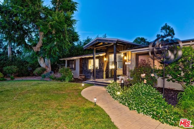 Image 25 of 33 For 8730 Encino Avenue