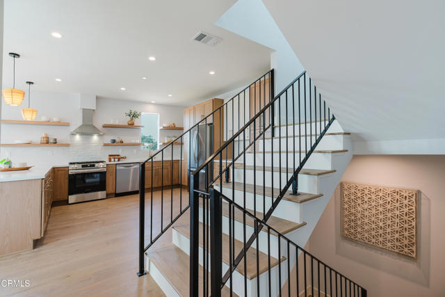 3870 W Point Drive, Los Angeles CA: https://media.crmls.org/mediaz/2c61173c-6e5d-42fc-afac-a2dfae265e09.jpg