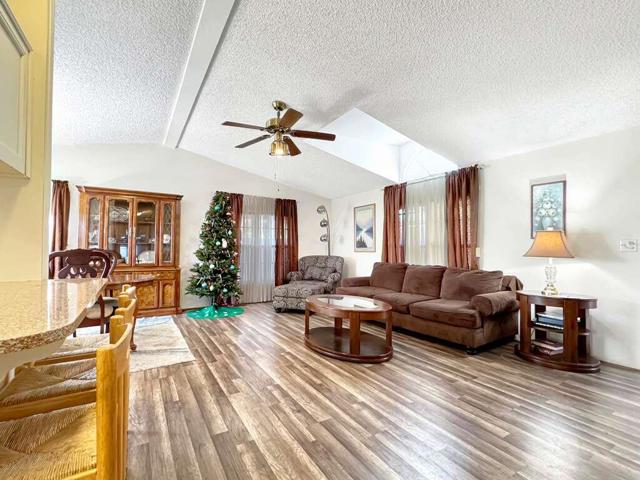 81713 San Cristobal Avenue, Indio CA: https://media.crmls.org/mediaz/2c6172e1-a6e5-4294-ae33-482ac3f68ca2.jpg