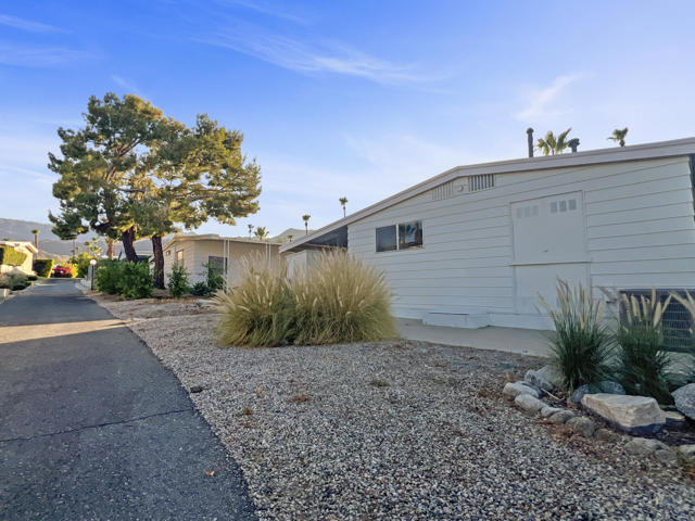 49305 Highway 74, Palm Desert CA: https://media.crmls.org/mediaz/2c621a9d-a3eb-4bb8-8f71-5dcc77f80409.jpg
