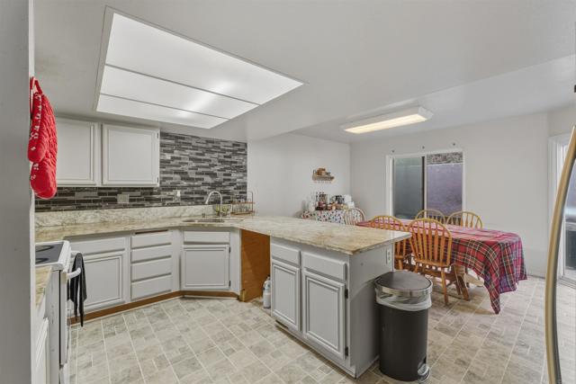 Detail Gallery Image 10 of 17 For 320 Rolling Hills Ln, San Marcos,  CA 92069 - 3 Beds | 2 Baths