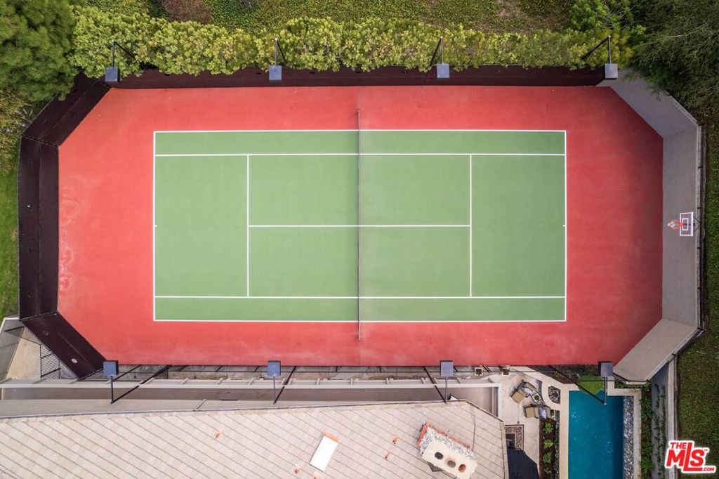https://media.crmls.org/mediaz/2c62fd63-3466-432a-864f-986be0e65670.jpg?preset=X-Large