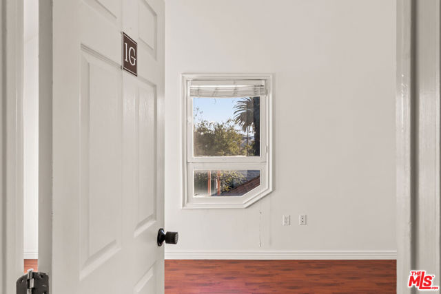 2667 Menlo Avenue, Los Angeles CA: https://media.crmls.org/mediaz/2c6300ca-cd58-4ae5-abe7-a99498b9115b.jpg