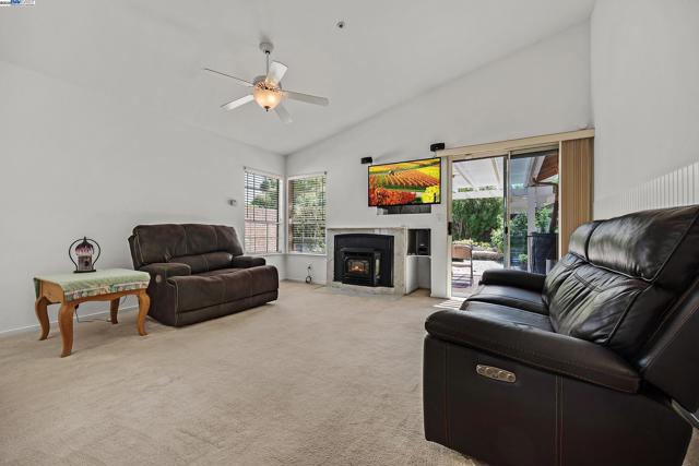 6997 Foxtail Dr, Livermore CA: https://media.crmls.org/mediaz/2c6314d7-e1e1-457b-b499-8c76e880309a.jpg