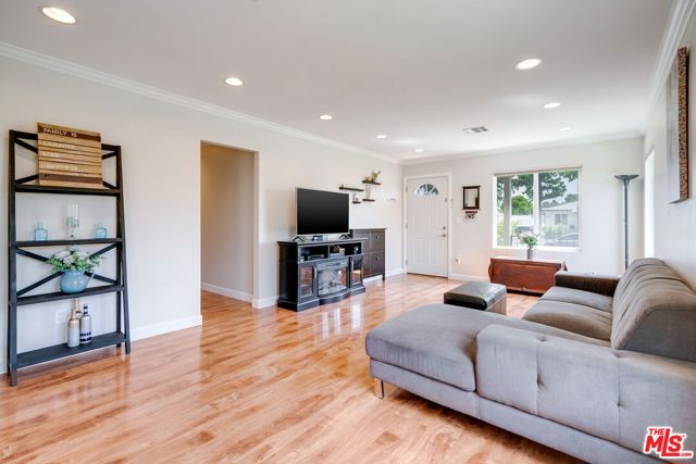 6621 BELLAIRE Avenue photo 4