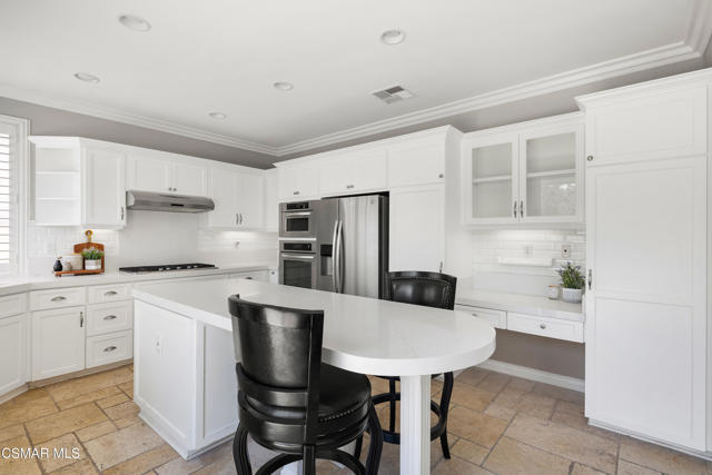 3206 Clarita Court, Thousand Oaks CA: https://media.crmls.org/mediaz/2c638354-6591-49c9-b1b0-87fc64d9af94.jpg