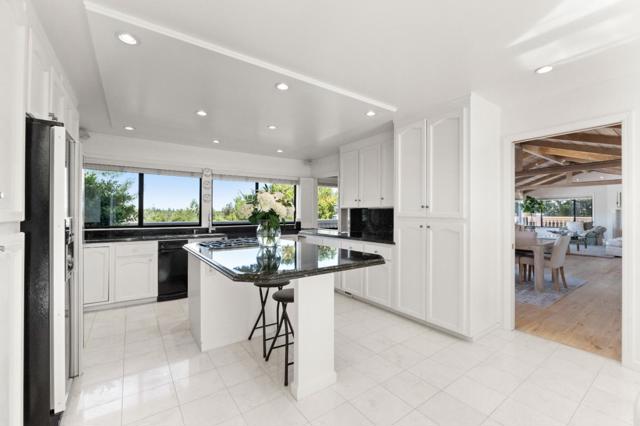 911 Matts Court, Los Altos CA: https://media.crmls.org/mediaz/2c63bd80-2fb4-4537-bc1f-3dd9179e28e7.jpg