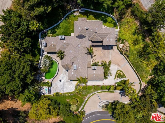 732 Saint Katherine Drive, La Canada Flintridge CA: https://media.crmls.org/mediaz/2c64252b-dcc0-4972-bd8a-f279f78bd522.jpg
