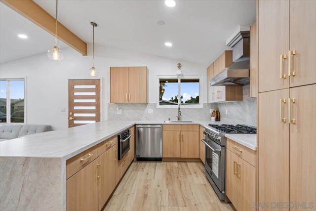 3161 Skipper St, San Diego CA: https://media.crmls.org/mediaz/2c6464e1-5b3e-4b06-a447-9164bb0d74e8.jpg