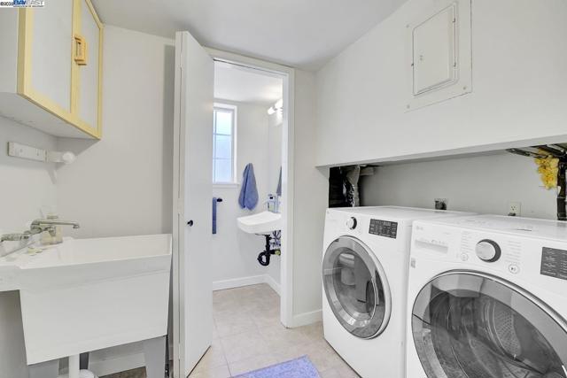 382 Castello Rd, Lafayette CA: https://media.crmls.org/mediaz/2c649284-ac57-4c40-ac9d-17310abe7162.jpg