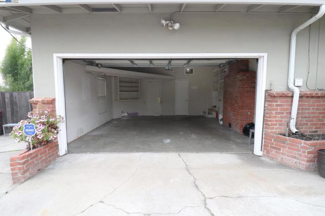 2272 Kelly St, Hayward CA: https://media.crmls.org/mediaz/2c6497d7-cda1-4056-a84b-aaa3e3654d8a.jpg