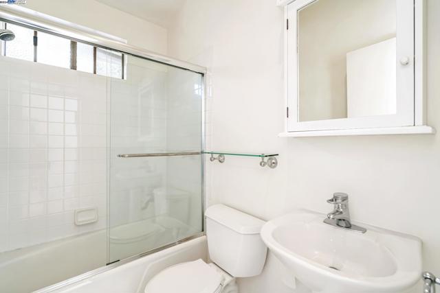 Image 16 of 39 For 15 Encina Pl