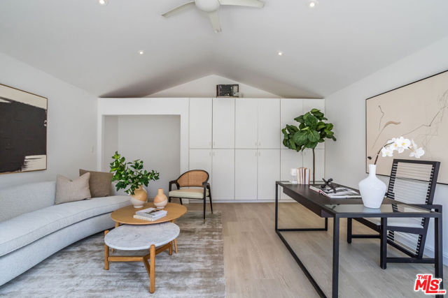 1016 Indiana Court, Venice CA: https://media.crmls.org/mediaz/2c6542d8-e35e-4f09-90f4-ac32c902e235.jpg