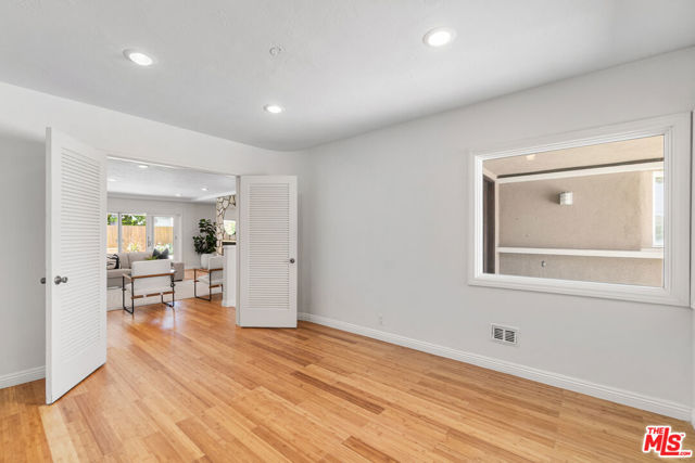 5210 S Corning Avenue, Los Angeles CA: https://media.crmls.org/mediaz/2c6568e7-29e0-4b84-8f75-4ba9e040e02a.jpg