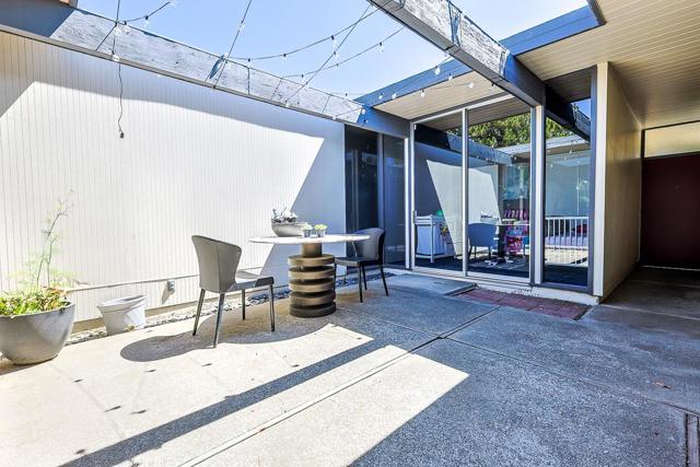 275 Puffin Court, Foster City CA: https://media.crmls.org/mediaz/2c65f4f0-1d48-4807-9b47-34bfcb0cc2a3.jpg