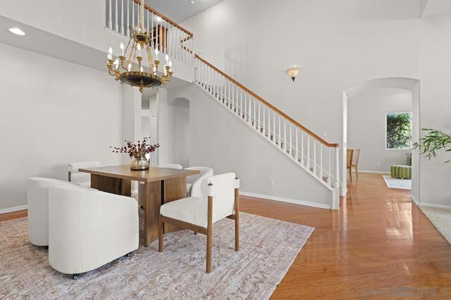 987 Palencia Ct, Chula Vista CA: https://media.crmls.org/mediaz/2c66e9d8-54d6-4ec5-b3d5-3ca8e5092df2.jpg