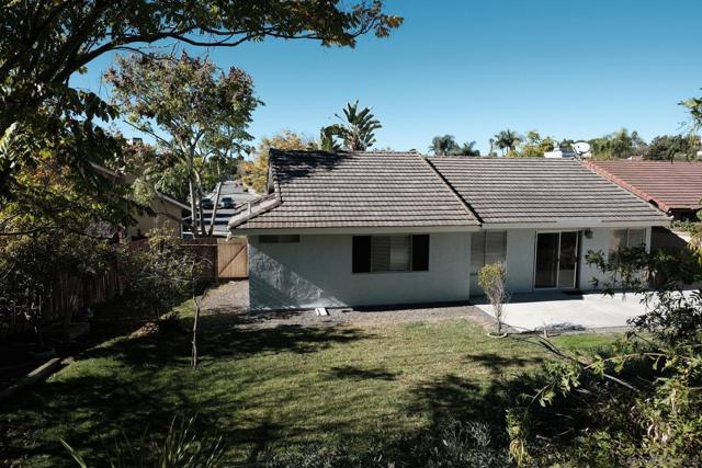 4835 Glenhaven Dr, Oceanside CA: https://media.crmls.org/mediaz/2c6770a9-75df-49e4-a464-4ac358b0899c.jpg