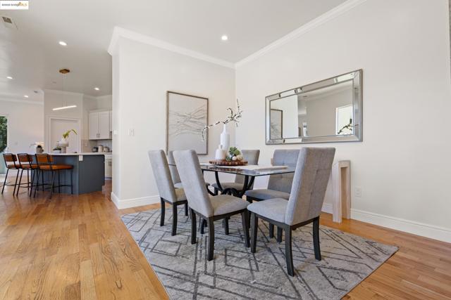 5915 Balboa Dr, Oakland CA: https://media.crmls.org/mediaz/2c682af5-f0da-416a-a4af-a81b924a58b5.jpg