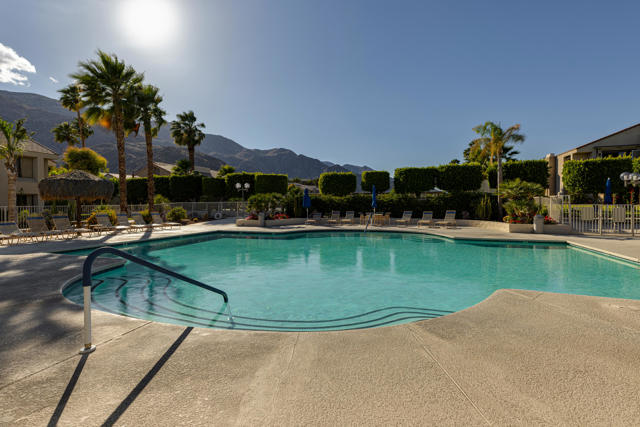 605 E Amado Road, Palm Springs CA: https://media.crmls.org/mediaz/2c683fbc-aefe-4687-b1ba-8918500d7231.jpg