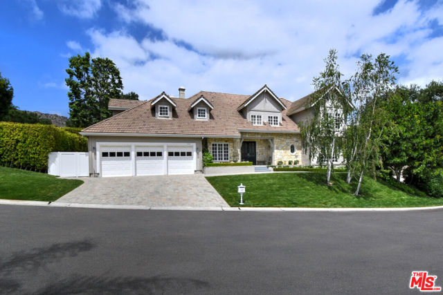 5449 S Rim Street, Thousand Oaks CA: https://media.crmls.org/mediaz/2c68b90f-c94d-4d5c-8d7e-6a303da2f7d4.jpg