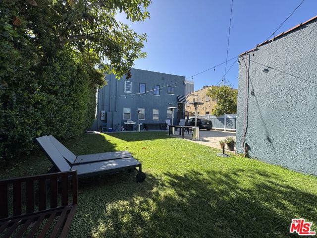 848 S Curson Avenue, Los Angeles CA: https://media.crmls.org/mediaz/2c690048-79ef-4b0f-b060-57158f71ce9b.jpg