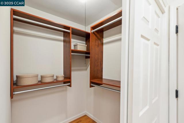 1100 Hillcrest Dr, Lafayette CA: https://media.crmls.org/mediaz/2c694418-99ef-4ca9-a5db-21e41fe38f66.jpg