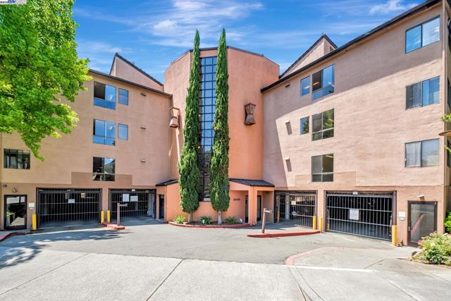 39199 Guardino Drive, Fremont CA: https://media.crmls.org/mediaz/2c6a4d91-f196-4239-935d-4f6badcc0866.jpg