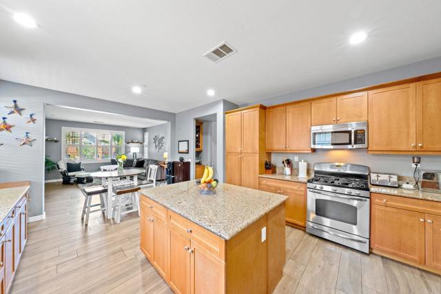 448 Kennedy Court, Escondido CA: https://media.crmls.org/mediaz/2c6a54e1-3dee-4fe1-b5e3-f0372180b16e.jpg