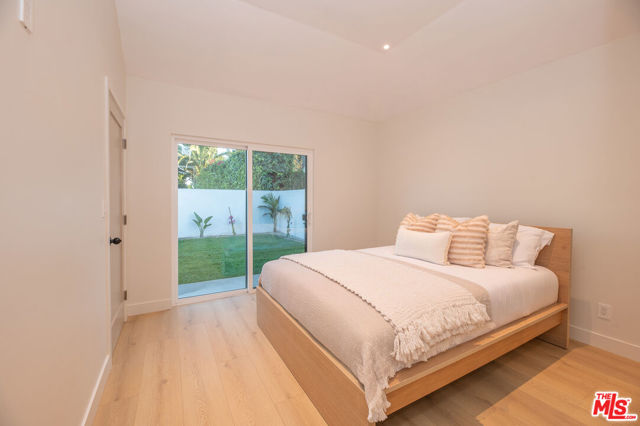 5325 S Victoria Avenue, Los Angeles CA: https://media.crmls.org/mediaz/2c6b4ea2-3ee0-4eb4-b9aa-f076df54c56f.jpg