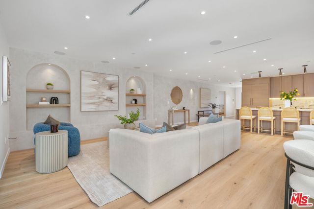 4627 Sunnyslope Avenue, Sherman Oaks CA: https://media.crmls.org/mediaz/2c6b559a-766c-4176-ab9b-805eb2c42c11.jpg