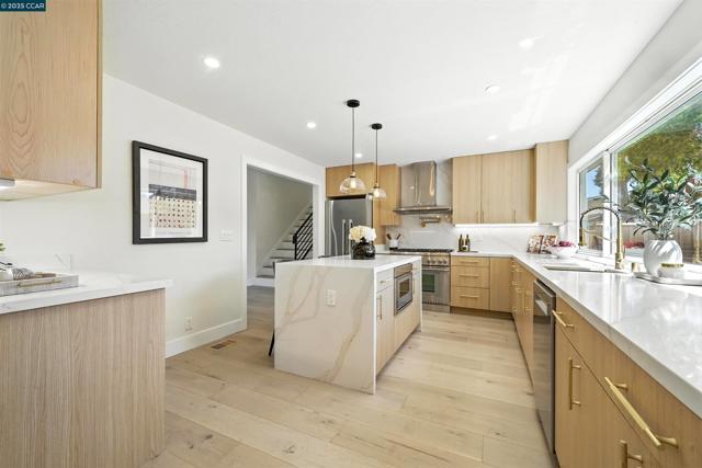 31 Junewood Ct, Danville CA: https://media.crmls.org/mediaz/2c6b79c3-e804-4491-a0fb-994e86346766.jpg